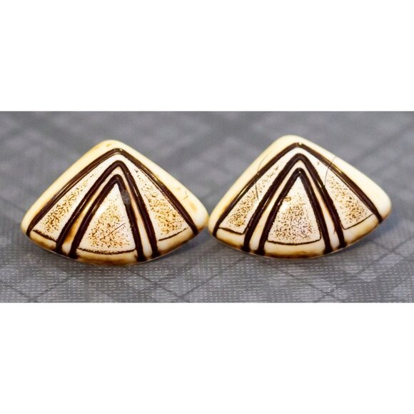 Vintage Charming Triangular Stud Earrings - G37 - Picture 2 of 3